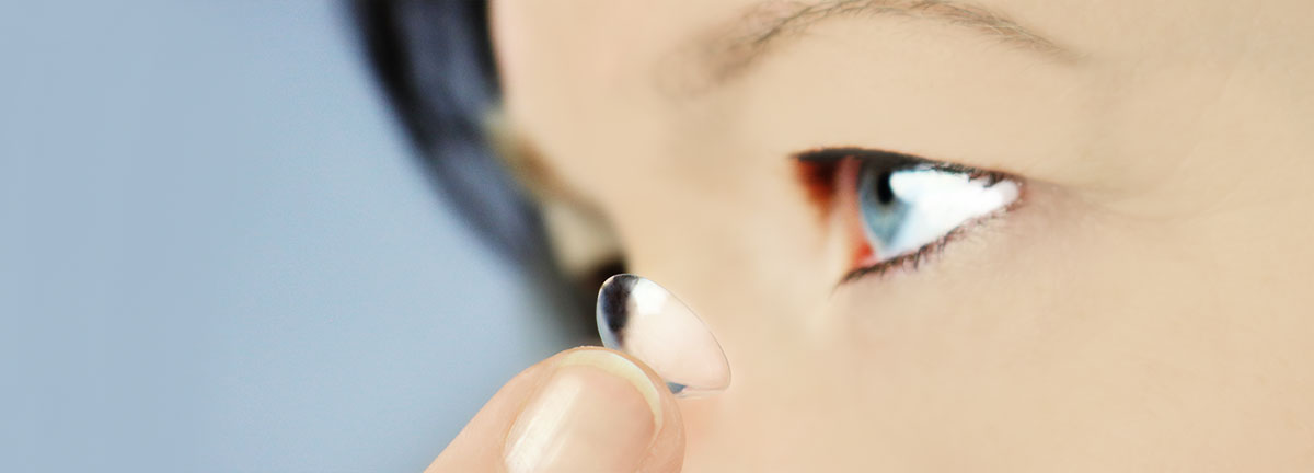 Optik am Rathaus Kontaktlinse einsetzen