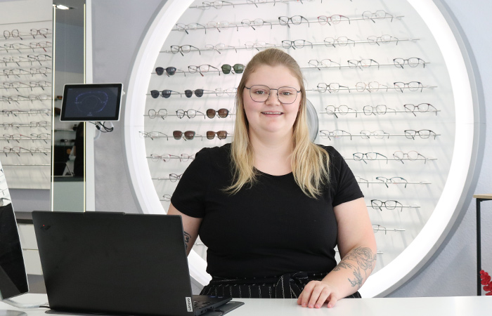 Augenoptikerin Jessica Eberwein