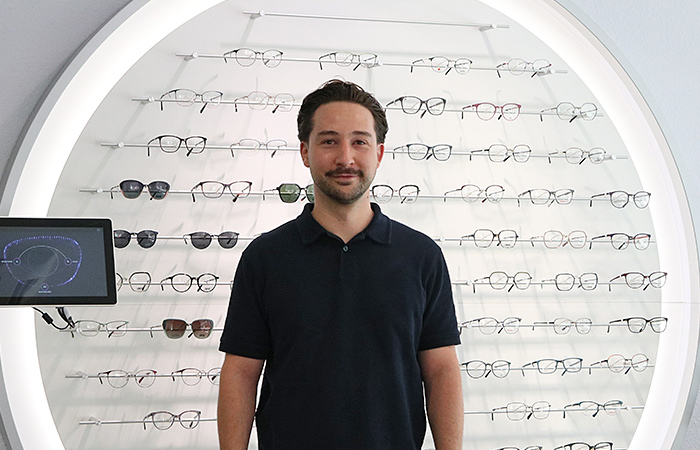Augenoptikermeister und Inhaber Valentin Schmidt